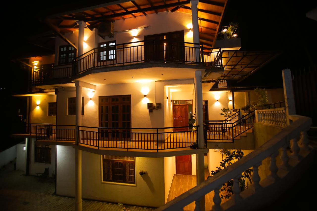 Kandyan Fo Rest Luaran gambar