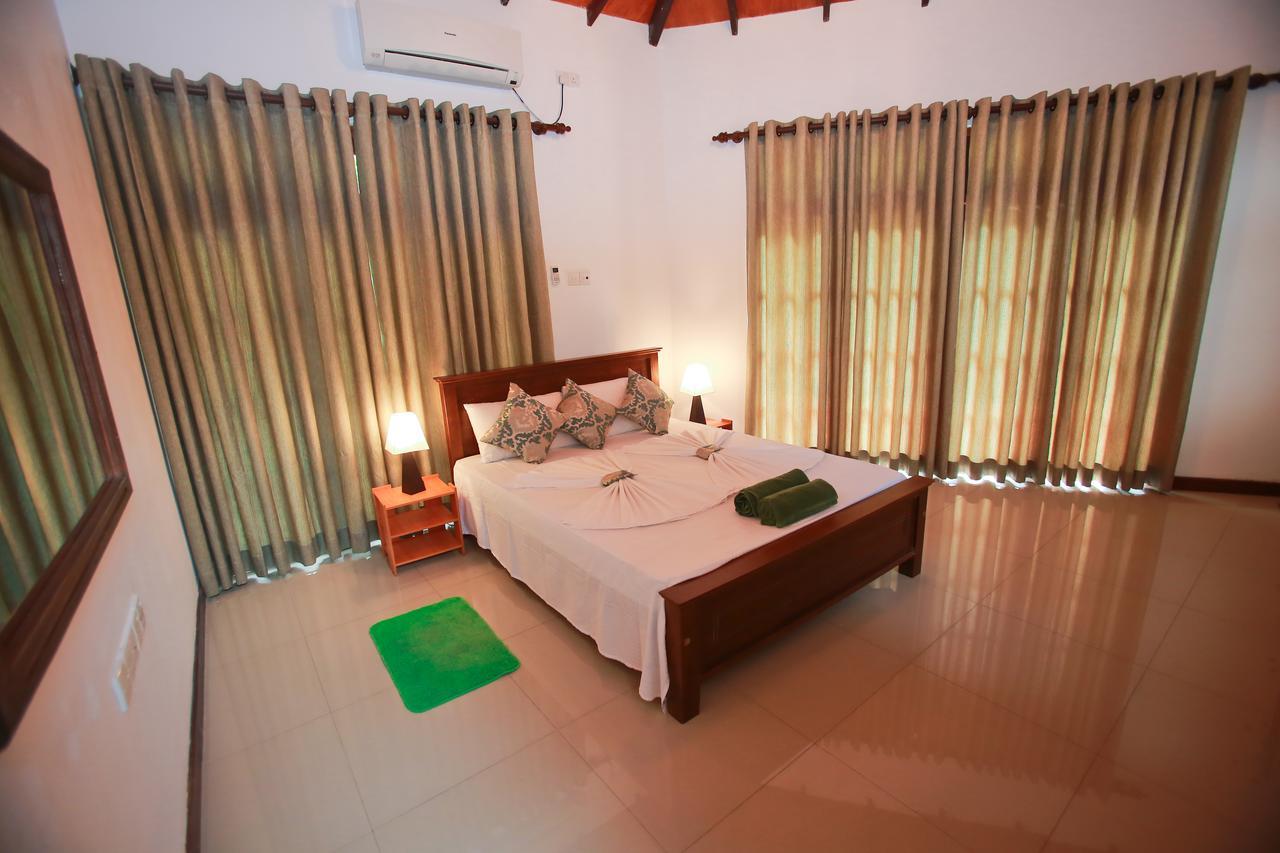 Kandyan Fo Rest Luaran gambar